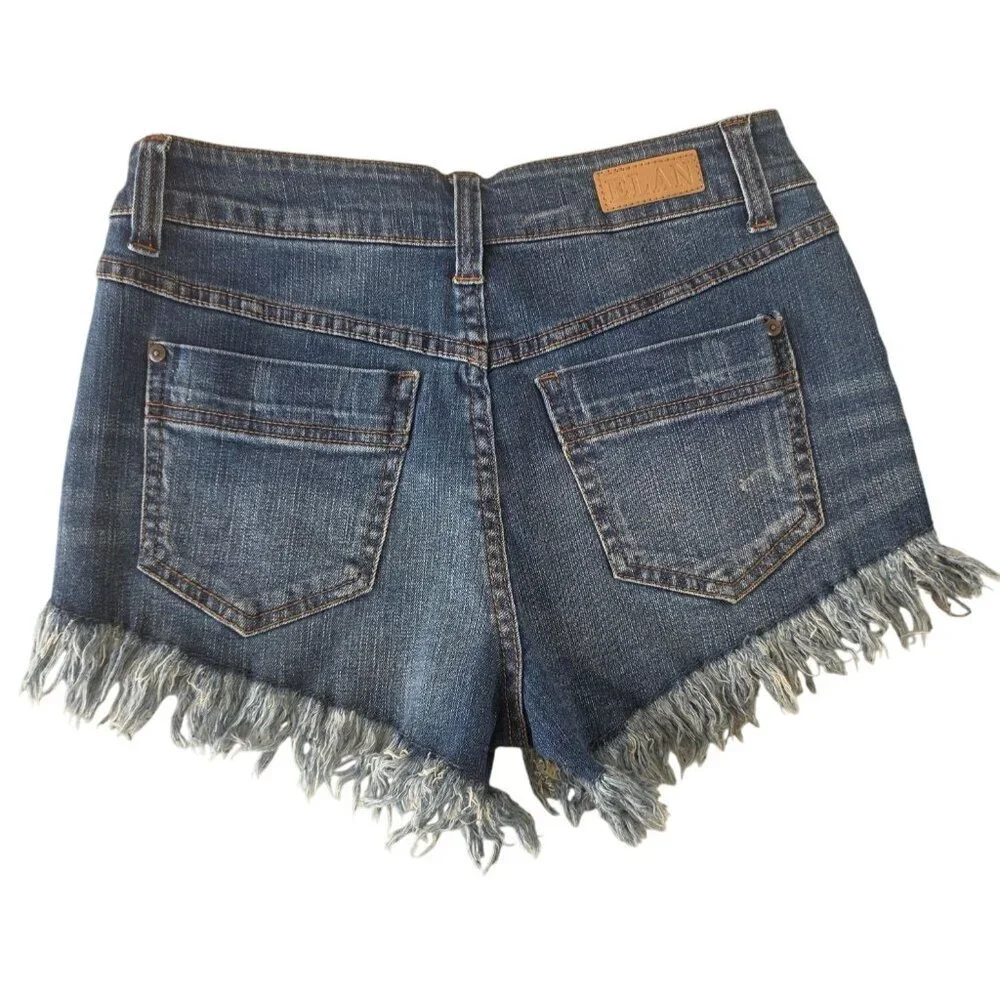 Elan Distressed Denim Shorts Women M Blue Fringe Hem Cutoff Jean Shorts NEW